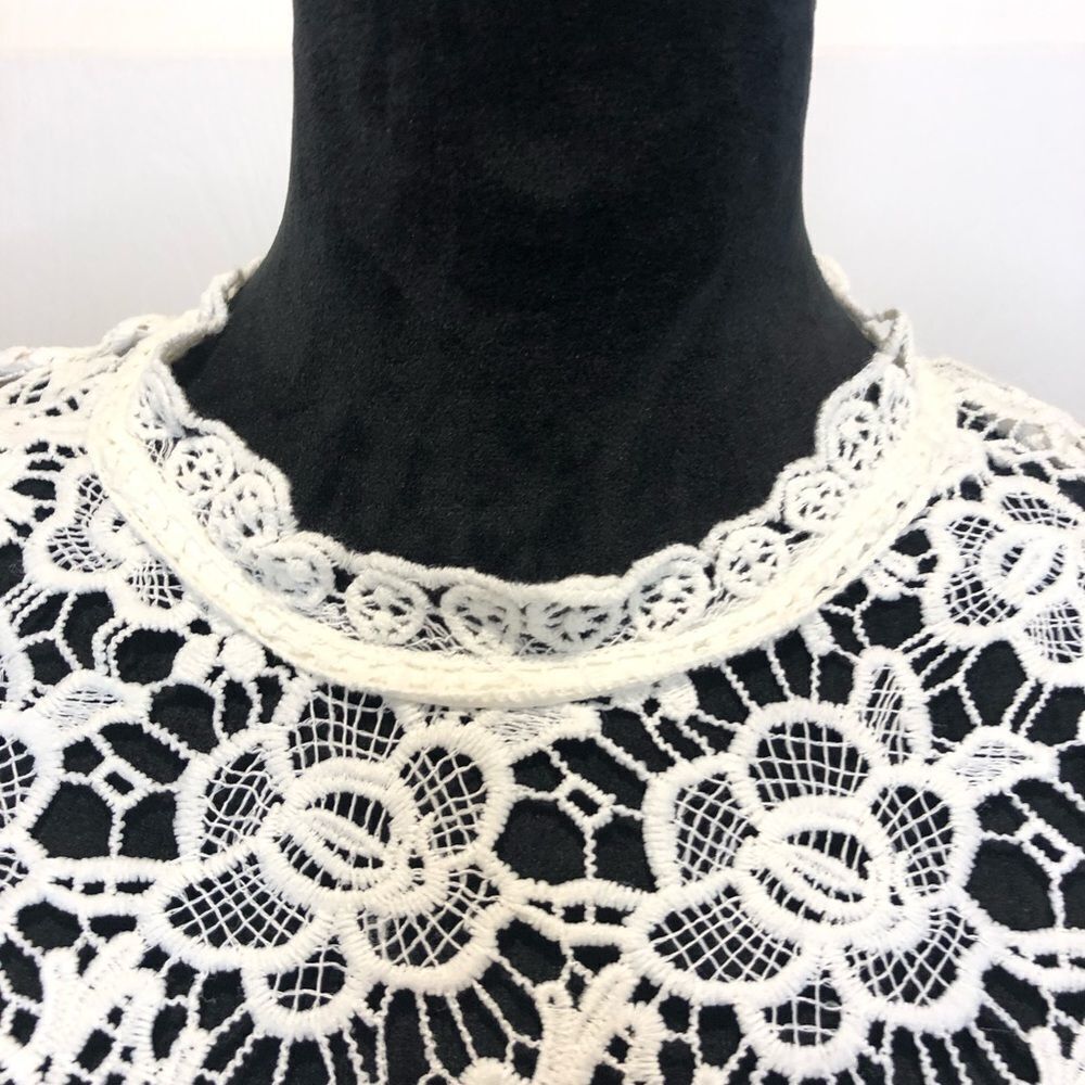 Nanette Lepore cream crocheted sleeveless top size large - Picture 2 of 16